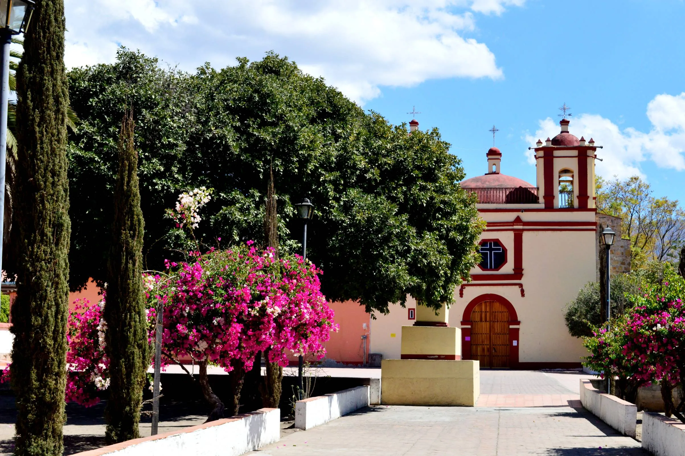Telar de cintura en la fiesta patronal de Santo Tomás Jalieza.